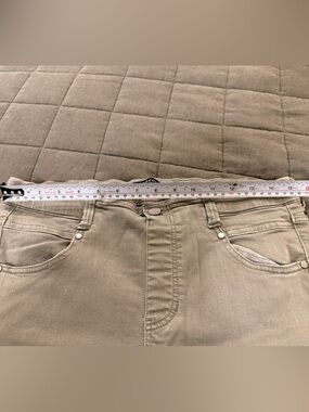 Liverpool Classic Light Green Khaki Jeans - Pull-on Cropped
